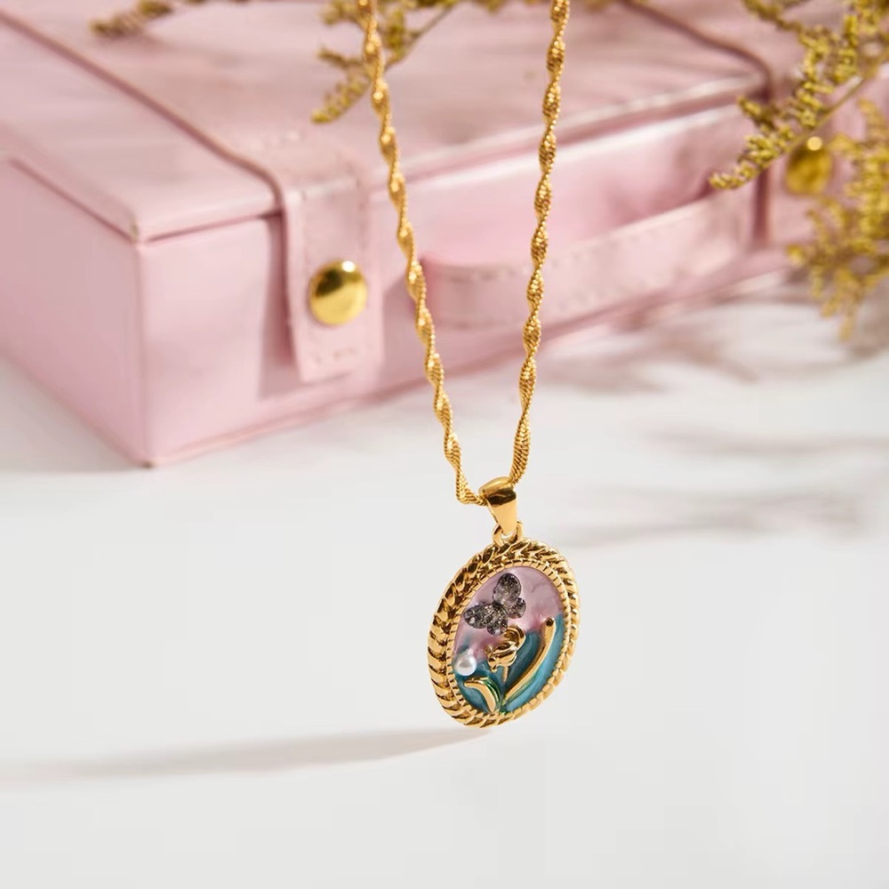 18K Gold Plated Vintage-Inspired Butterfly Flower Pendant Necklace - Picture 4 of 7